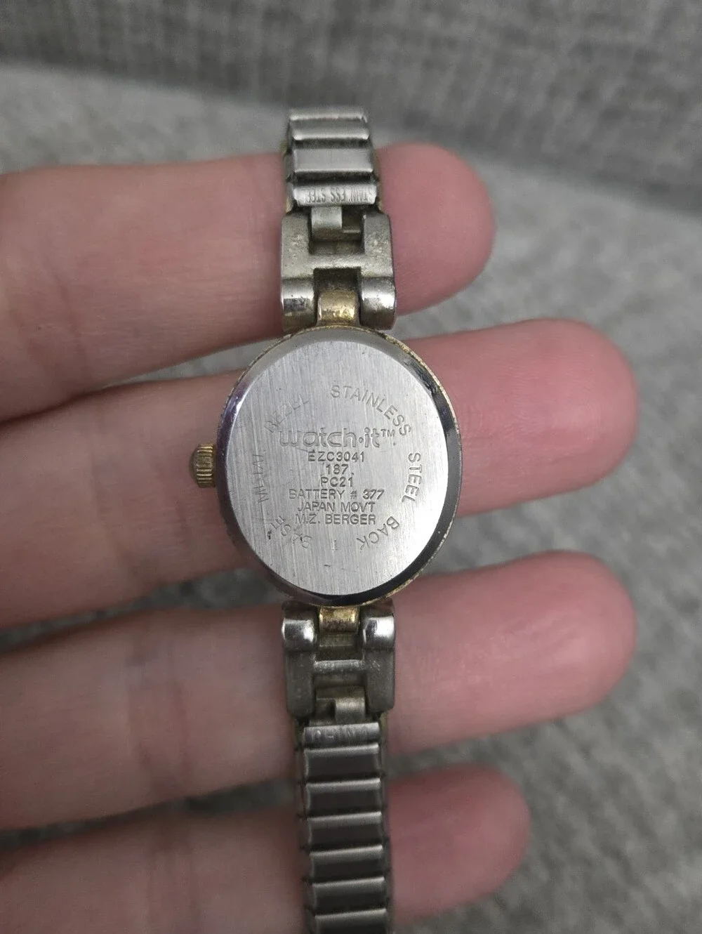 Watch-it Womens Quartz Watch Silver Gold Tone Expansion Band MOP Face